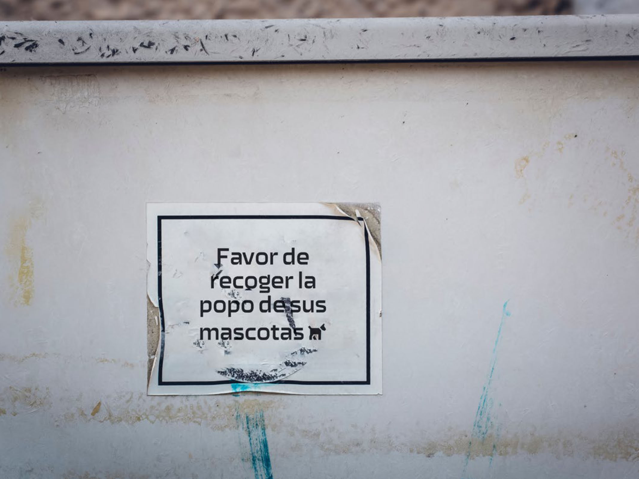 Mutua — señalización urbana